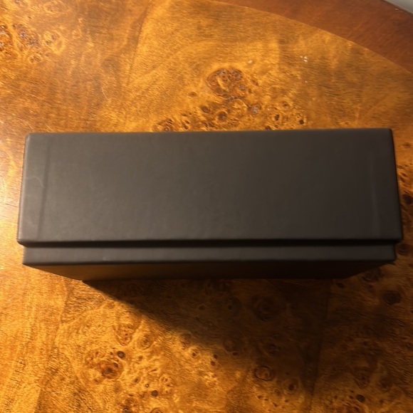 Authentic small Chanel box - Picture 2 of 4